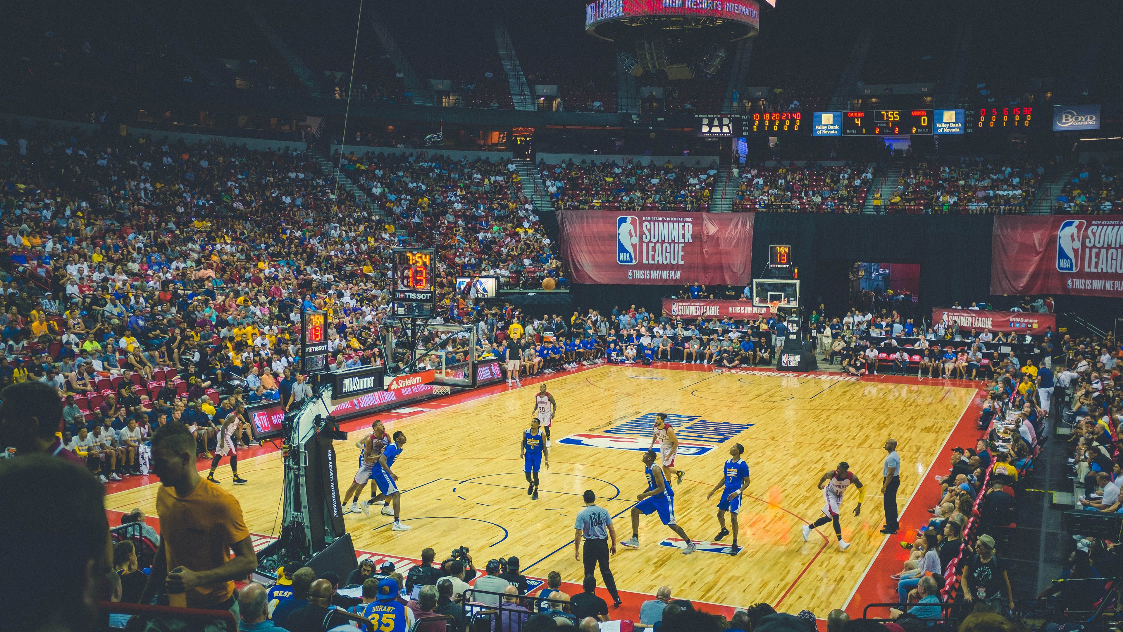 湖人大胜太阳！，湖人打太阳大比分